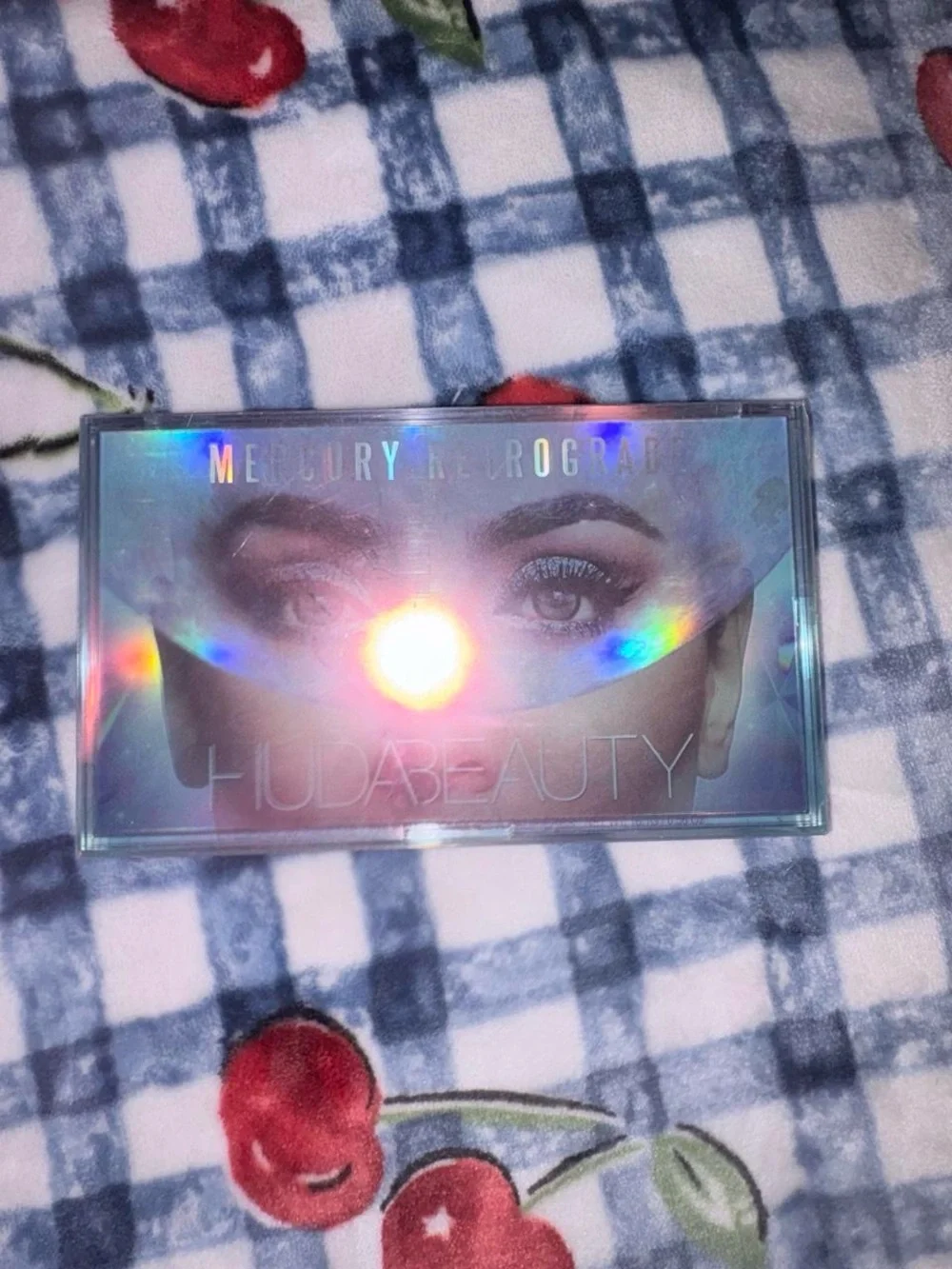 HUDA BEAUTY Mercury Retrograde Holographic Eyeshadow Palette - Iridescent Silver
